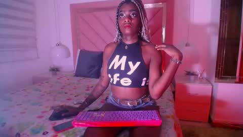 Snapshot of gracceloret chatting on 10-17-25, 02:15 Gracceloret online show from 10-17-25, 02:15
