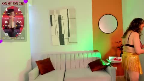 Snapshot of graceelizabeth_ chatting on 10-31-25, 09:16 Zuly online show from 10-31-25, 09:16