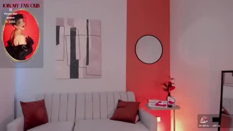 Snapshot of graceelizabeth_ chatting on 12-19-25, 09:11 Zuly online show from 12-19-25, 09:11