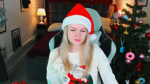 Snapshot of graceglamour chatting on 12-17-24, 05:18 Grace Glamour online show from 12-17-24, 05:18