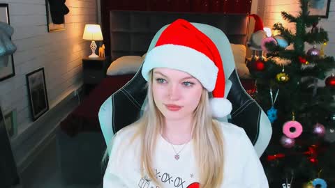 Snapshot of graceglamour chatting on 12-17-24, 08:23 Grace Glamour online show from 12-17-24, 08:23
