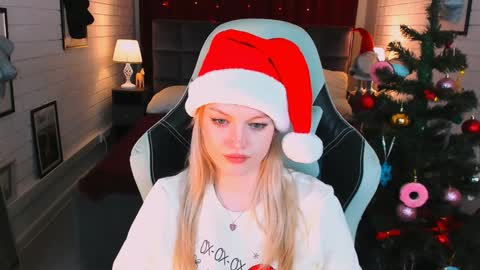 Snapshot of graceglamour chatting on 12-17-24, 11:28 Grace Glamour online show from 12-17-24, 11:28