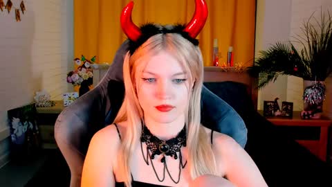 Snapshot of graceglamour chatting on 12-18-24, 11:45 Grace Glamour online show from 12-18-24, 11:45
