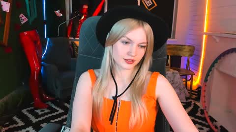 Snapshot of graceglamour chatting on 12-23-24, 08:33 Grace Glamour online show from 12-23-24, 08:33
