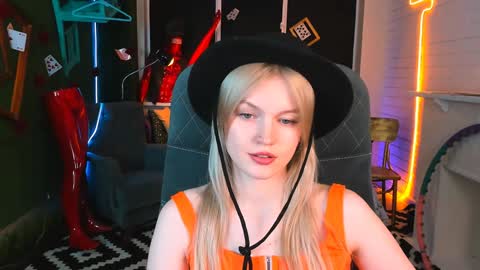 Snapshot of graceglamour chatting on 12-23-24, 11:36 Grace Glamour online show from 12-23-24, 11:36