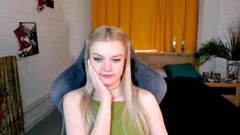 Snapshot of graceglamour chatting on 12-28-24, 08:26 Grace Glamour online show from 12-28-24, 08:26