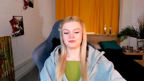 Snapshot of graceglamour chatting on 12-28-24, 11:30 Grace Glamour online show from 12-28-24, 11:30