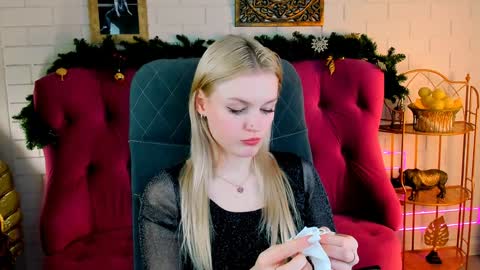 Snapshot of graceglamour chatting on 12-30-24, 11:48 Grace Glamour online show from 12-30-24, 11:48