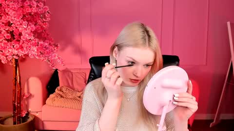 Snapshot of graceglamour chatting on 01-06-25, 05:41 Grace Glamour online show from 01-06-25, 05:41