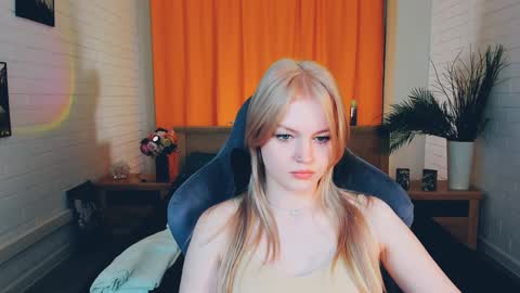 Snapshot of graceglamour chatting on 01-11-25, 08:33 Grace Glamour online show from 01-11-25, 08:33