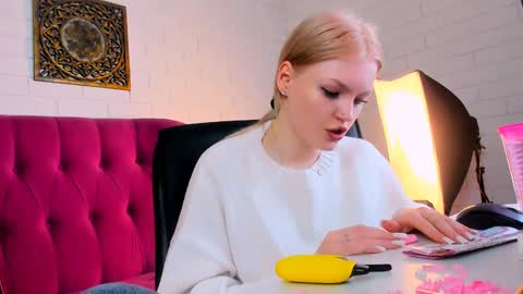 Snapshot of graceglamour chatting on 01-13-25, 11:41 Grace Glamour online show from 01-13-25, 11:41
