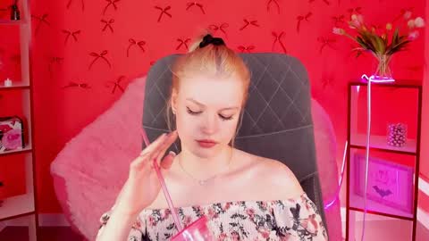 Snapshot of graceglamour chatting on 01-22-25, 11:34 Grace Glamour online show from 01-22-25, 11:34