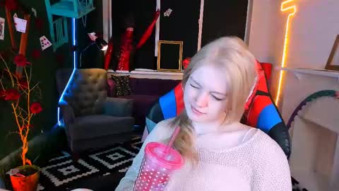 Snapshot of graceglamour chatting on 02-13-25, 08:27 Grace Glamour online show from 02-13-25, 08:27