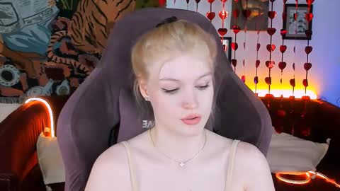 Snapshot of graceglamour chatting on 02-15-25, 11:28 Grace Glamour online show from 02-15-25, 11:28