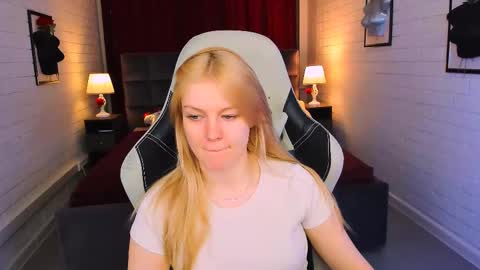 Snapshot of graceglamour chatting on 02-25-25, 05:41 Grace Glamour online show from 02-25-25, 05:41