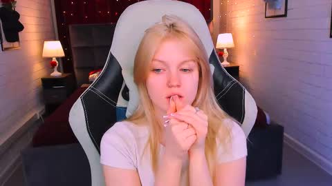 Snapshot of graceglamour chatting on 02-25-25, 08:47 Grace Glamour online show from 02-25-25, 08:47