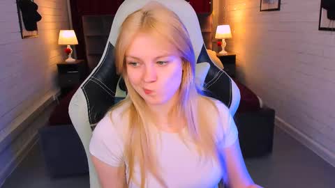 Snapshot of graceglamour chatting on 02-25-25, 12:03 Grace Glamour online show from 02-25-25, 12:03