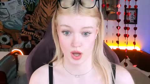 Snapshot of graceglamour chatting on 02-28-25, 11:25 Grace Glamour online show from 02-28-25, 11:25