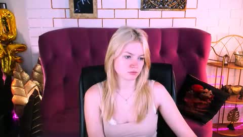 Snapshot of graceglamour chatting on 09-14-25, 05:06 Grace Glamour online show from 09-14-25, 05:06