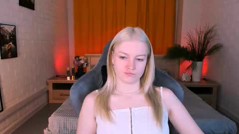 Snapshot of graceglamour chatting on 09-22-25, 05:09 Grace Glamour online show from 09-22-25, 05:09
