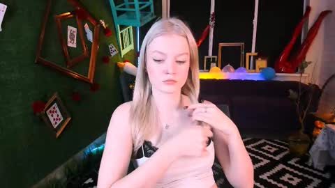 Snapshot of graceglamour chatting on 10-16-25, 05:19 Grace Glamour online show from 10-16-25, 05:19