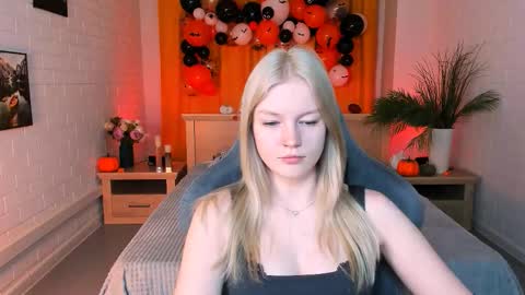 Snapshot of graceglamour chatting on 10-21-25, 05:08 Grace Glamour online show from 10-21-25, 05:08