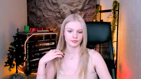 Snapshot of graceglamour chatting on 12-13-25, 07:53 Grace Glamour online show from 12-13-25, 07:53