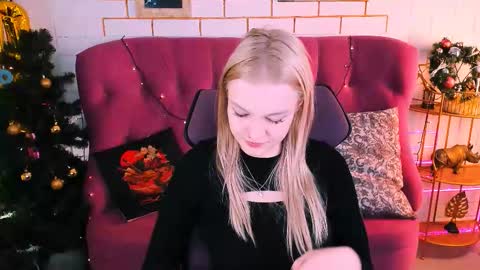 Snapshot of graceglamour chatting on 12-18-25, 05:13 Grace Glamour online show from 12-18-25, 05:13