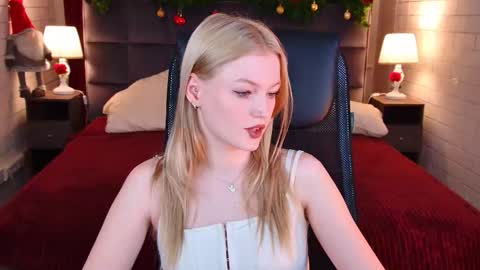 Snapshot of graceglamour chatting on 12-19-25, 05:47 Grace Glamour online show from 12-19-25, 05:47