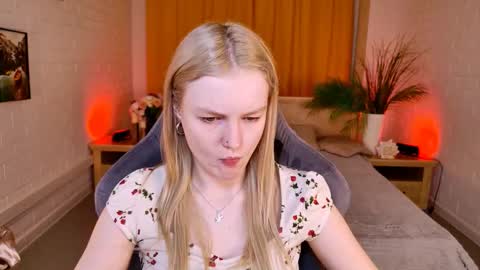 Snapshot of graceglamour chatting on 02-10-26, 05:11 Grace Glamour online show from 02-10-26, 05:11