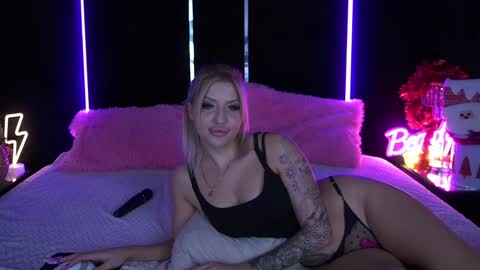Snapshot of gracehotdavies chatting on 12-22-24, 05:10 Grace online show from 12-22-24, 05:10
