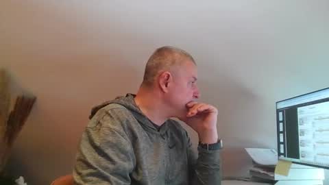 Snapshot of grau197077 chatting on 02-04-26, 09:48 grau197077 online show from 02-04-26, 09:48