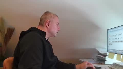 Snapshot of grau197077 chatting on 02-16-26, 09:38 grau197077 online show from 02-16-26, 09:38