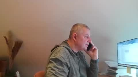 Snapshot of grau197077 chatting on 02-19-26, 09:38 grau197077 online show from 02-19-26, 09:38