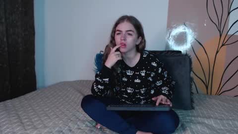 Snapshot of grecia_rouse chatting on 12-10-24, 10:47  GRECIA  online show from 12-10-24, 10:47