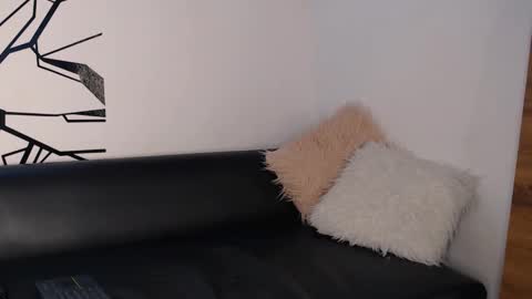 Snapshot of grecia_rouse chatting on 02-27-25, 02:42  GRECIA  online show from 02-27-25, 02:42