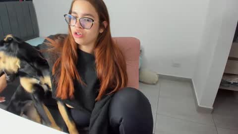 Snapshot of greciaruiz chatting on 09-14-25, 01:38 GreciaRuiz online show from 09-14-25, 01:38