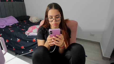 Snapshot of greciaruiz chatting on 11-14-25, 01:04 GreciaRuiz online show from 11-14-25, 01:04