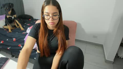 Snapshot of greciaruiz chatting on 11-15-25, 07:21 GreciaRuiz online show from 11-15-25, 07:21