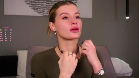 Kelly online show from 12-01-25, 01:27