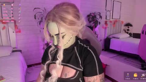 Snapshot of greennbella chatting on 10-24-25, 07:32 online show from 10-24-25, 07:32