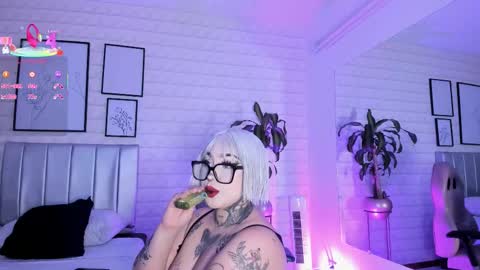 Snapshot of greennbella chatting on 11-11-25, 07:14 online show from 11-11-25, 07:14