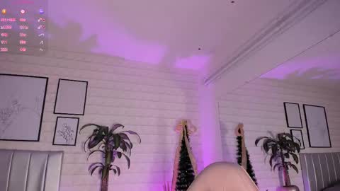 Snapshot of greennbella chatting on 12-19-25, 12:17 online show from 12-19-25, 12:17