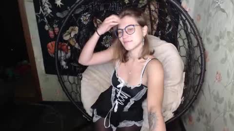 Snapshot of greenwitch9 chatting on 09-11-25, 11:43 Lina online show from 09-11-25, 11:43