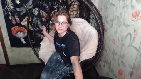 Snapshot of greenwitch9 chatting on 09-19-25, 12:28 Lina online show from 09-19-25, 12:28