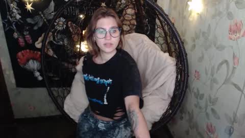 Snapshot of greenwitch9 chatting on 09-26-25, 10:08 Lina online show from 09-26-25, 10:08