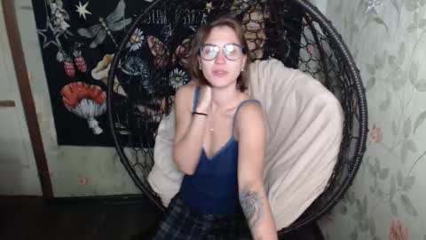 Snapshot of greenwitch9 chatting on 10-01-25, 11:38 Lina online show from 10-01-25, 11:38