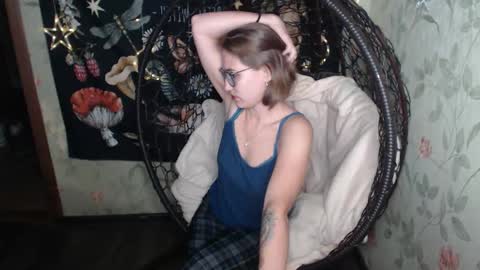 Snapshot of greenwitch9 chatting on 10-02-25, 12:12 Lina online show from 10-02-25, 12:12