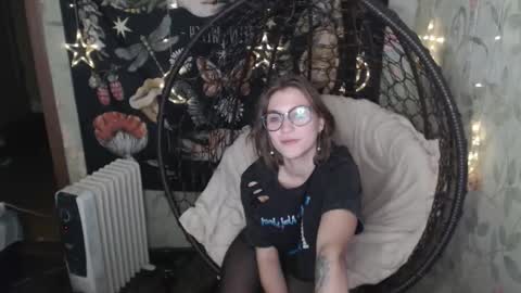 Snapshot of greenwitch9 chatting on 11-04-25, 04:50 Lina online show from 11-04-25, 04:50