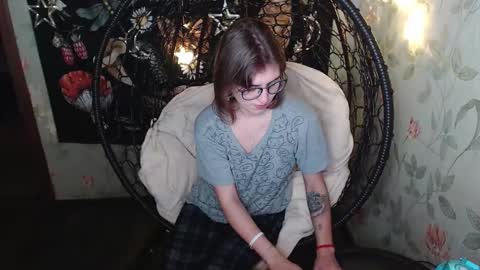 Snapshot of greenwitch9 chatting on 11-25-25, 11:10 Lina online show from 11-25-25, 11:10